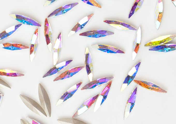 プレシオサ ファンシーストーン スリムナベット型 クリスタルオーロラ 11×3mm