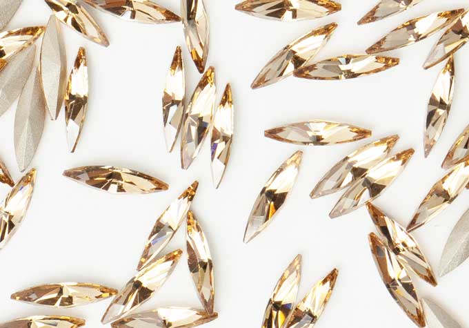 プレシオサ ファンシーストーン スリムナベット型 ライトコロラドトパーズ11×3mm