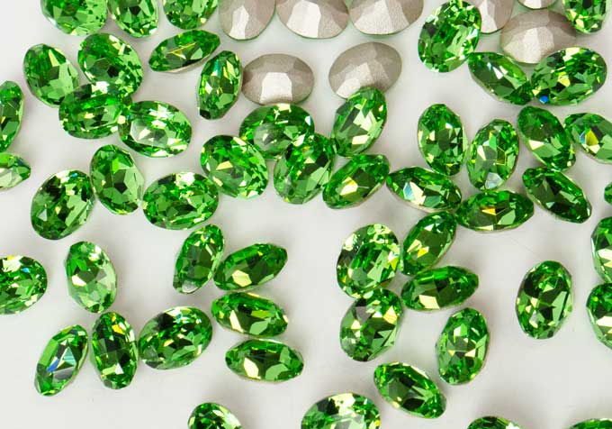 プレシオサ ファンシーストーン オーバル型 ペリドット 8×6mm