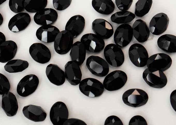 プレシオサ ファンシーストーン オーバル型 ジェット 8×6mm