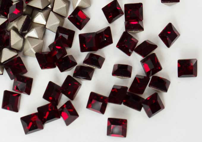 プレシオサ ファンシーストーン スクエア型 シャム 6×6mm