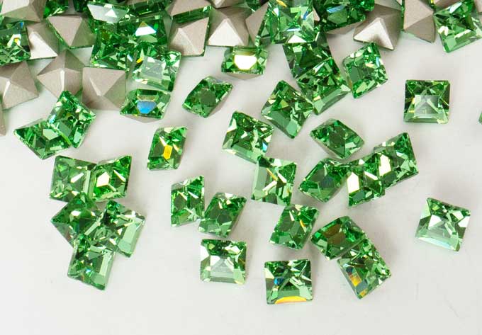 プレシオサ ファンシーストーン スクエア型 ペリドット 6×6mm