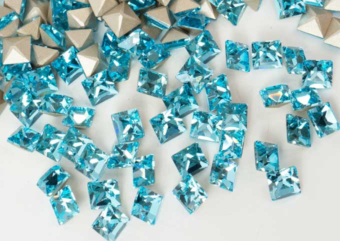 プレシオサ ファンシーストーン スクエア型 アクアボヘミア 6×6mm