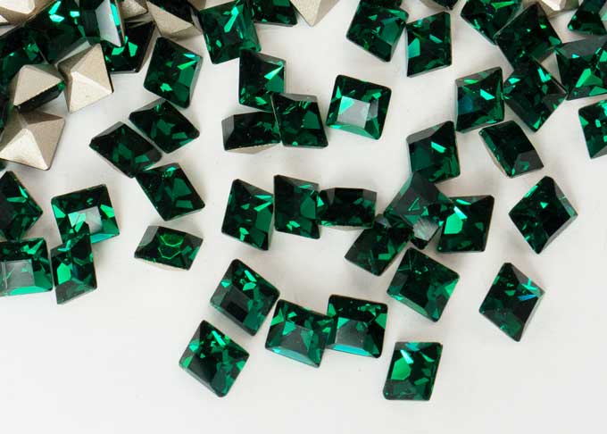 プレシオサ ファンシーストーン スクエア型 エメラルド 6×6mm